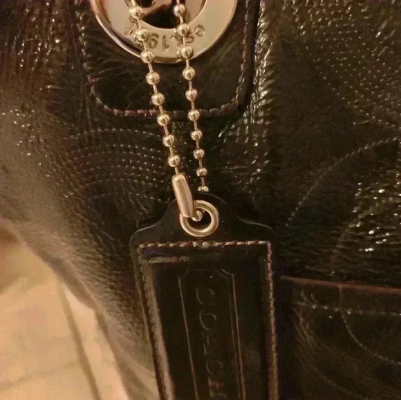 COACH VINTAGE PATENT SIGNATURE TOTE - Picture 4 of 9